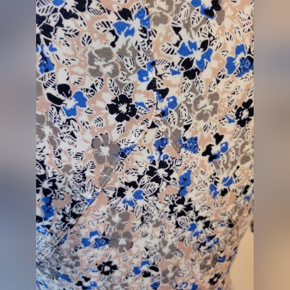 Black Fri! FP Hollywood Printed Floral Plunge V-Neck Top, NWOT, S, Cloth Buttons - Picture 11 of 14